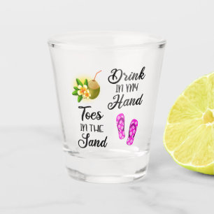 Trinken in meiner Hand, Zehen in der Sonne Schnapsglas
