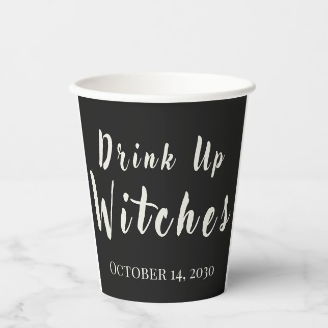 Trinken Sie die Hexen Funny Halloween Schwarz Pappbecher (Vorderseite)