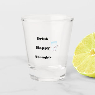 Trinken Sie glückliche Gedanken auf einem Schnapsglas