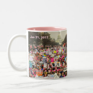 Trinken Sie Ihren Morgen Jo von einer schönen Zweifarbige Tasse