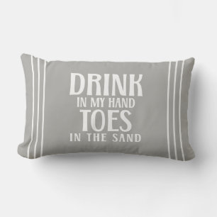 Trinken Sie in meinen Handzehen im Sandstrand-Zita Lendenkissen