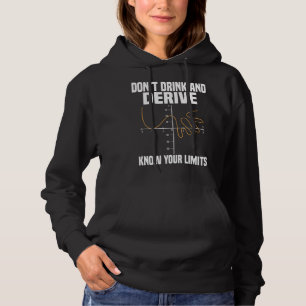 Trinken und ableiten und kennen Sie Ihre Grenzen Hoodie