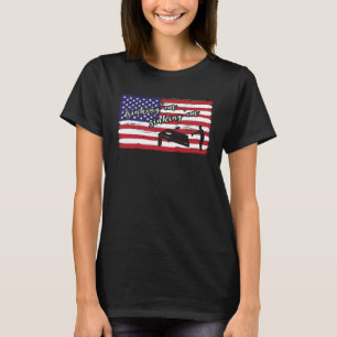 Trinkend versenken sie versenken sie Cornhole-Spie T-Shirt