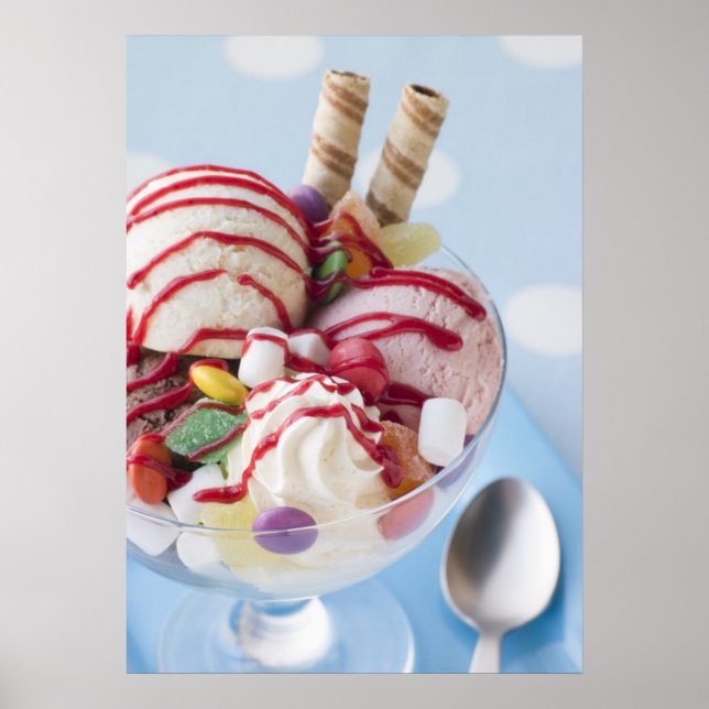 Trio of Ice Cream and Sweet Sundae Poster (Vorne)