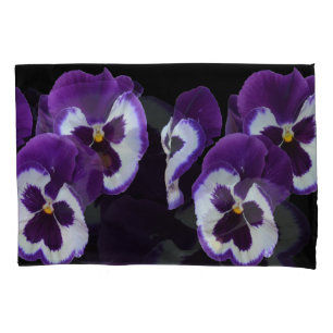Trio of Lila White Pansy Blooms: Natures Harmony Kissenbezug