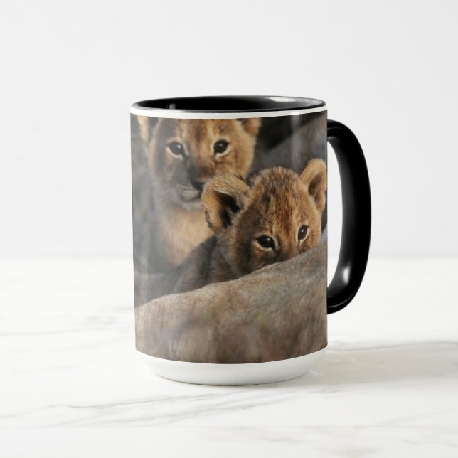 Trio von Lion Cubs mit Mutter Tasse (VorderseiteRechts)