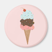 Triple Ice Cream mit Regenbogen Sprinklen auf rosa