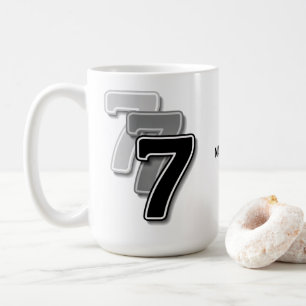 Triple Seven Grafik – Minimalistische Moderne Kuns Kaffeetasse