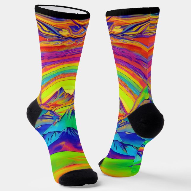 Trippige, farbenfrohe Berge mit Sonnenuntergang Socken (Gewinkelt)