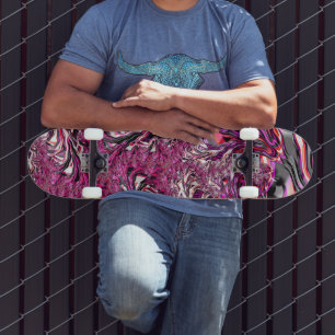 Trippy Vibrante psychedelische funkige Fraktal-Kun Skateboard