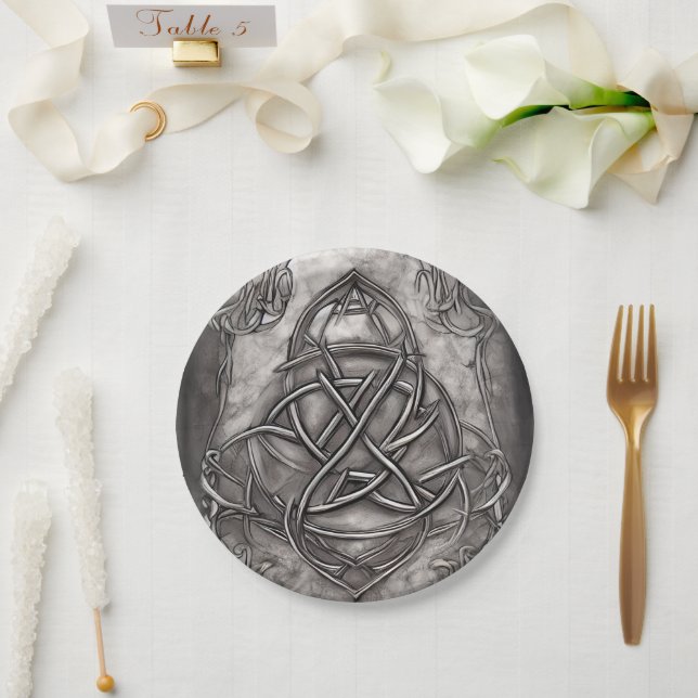 Triquetra Trinity Knot Silvery Pewter Imitate Meta Pappteller (Hochzeit)