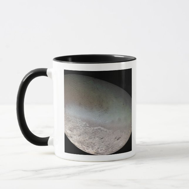 Triton, der größte Mond des Planeten Neptun Tasse (Links)