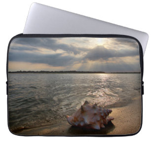 Tritonshorn-Muschel an Strand St Augustine, Laptopschutzhülle