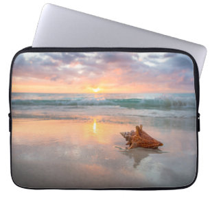 Tritonshorn-Muschel auf dem Strand   Jamaika Laptopschutzhülle