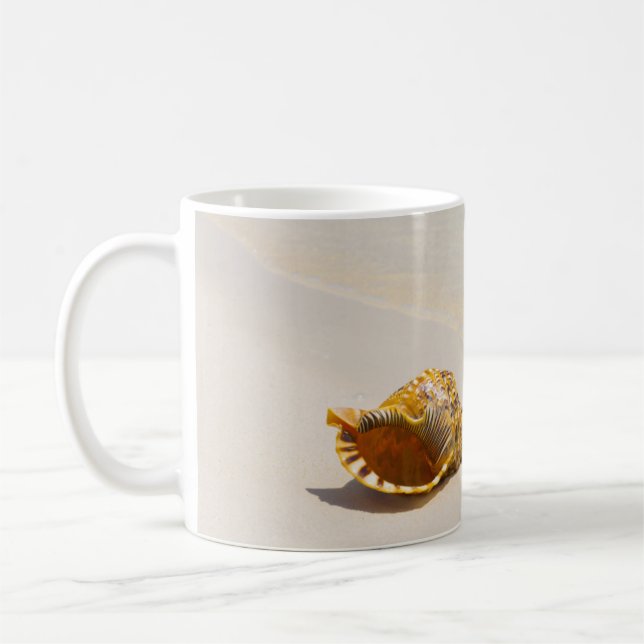 Tritonshorn-Muschel auf Strand 3 Kaffeetasse (Links)