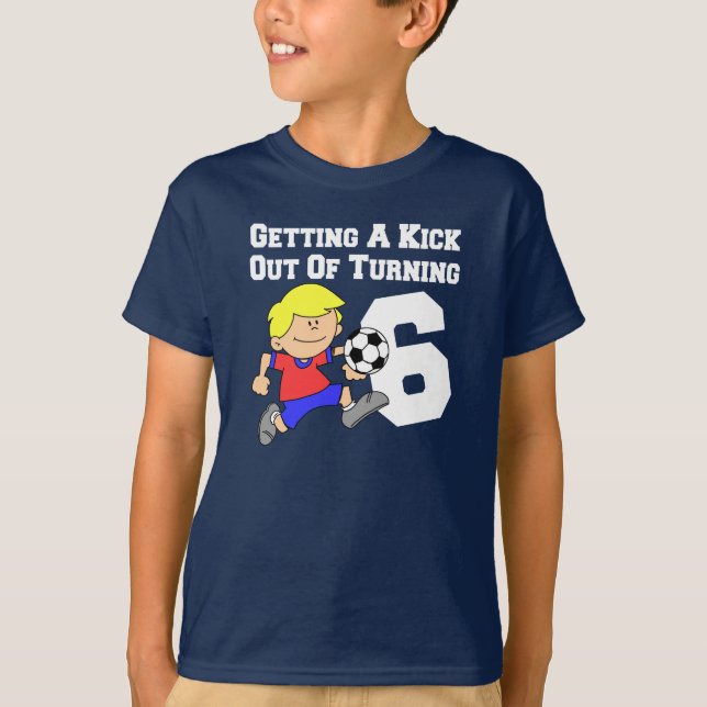 Tritt aus dem Drehen des 6 Jungen-Fußball-Spielers T-Shirt (Vorderseite)