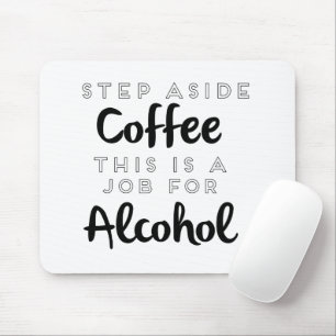 Tritt weg von Kaffee, das ist ein Job für Alkohol Mousepad