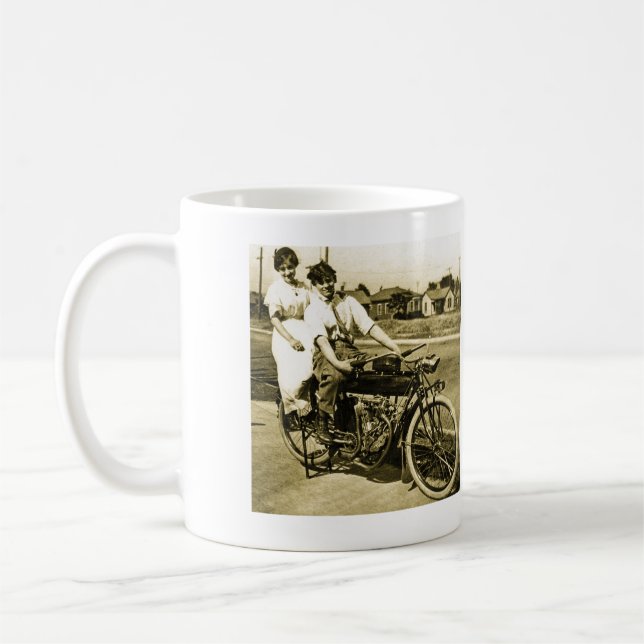 Triumph der Liebe Verabredet auf einem Motorrad Vi Kaffeetasse (Links)