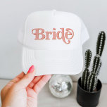 TRIXIE Retro 70's Themed Blush und Orange Bride Truckerkappe<br><div class="desc">Dieser Bachelorette-LKW mit einem Retro-Schriftart im Stil der 70er Jahre in den Farben rot und orange. Bestellen Sie die Option Weiße Braut für die zukünftige Braut und die koordinierenden orangen 'Babe' Hüte für Ihre Bachelorette Gruppe. Farben sind bearbeitbar! Klicken Sie auf 'Design bearbeiten',  um Ihre eigenen Farben zu erstellen.</div>