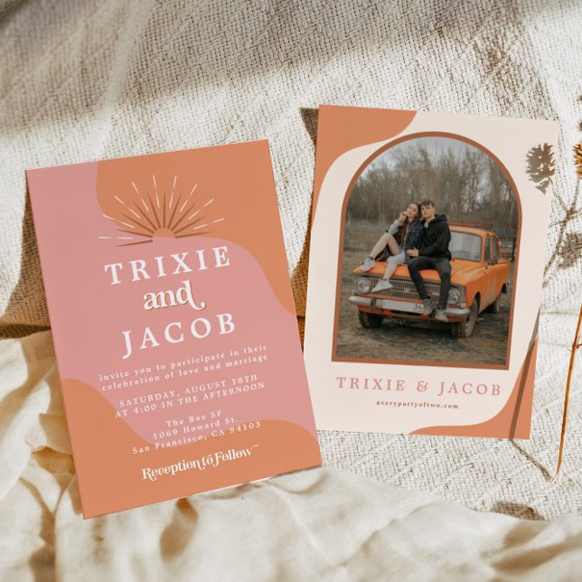 TRIXIE Retro Arched Foto Boho Groovy Wedding Einladung (Von Creator hochgeladen)