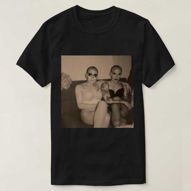 TrixieampKatyaBehindtheScenes T-Shirt (Design vorne)