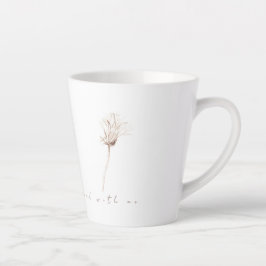 Trockene Lüsternfarbe zeichnend latte Tasse
