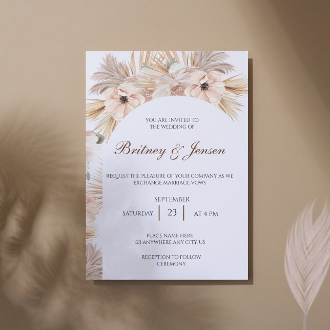 Trockene Palmen und Blätter Boho Stil für Hochzeit Einladung (Modern boho wedding invitation with pampas grass arch and elegant minimalist typography.)