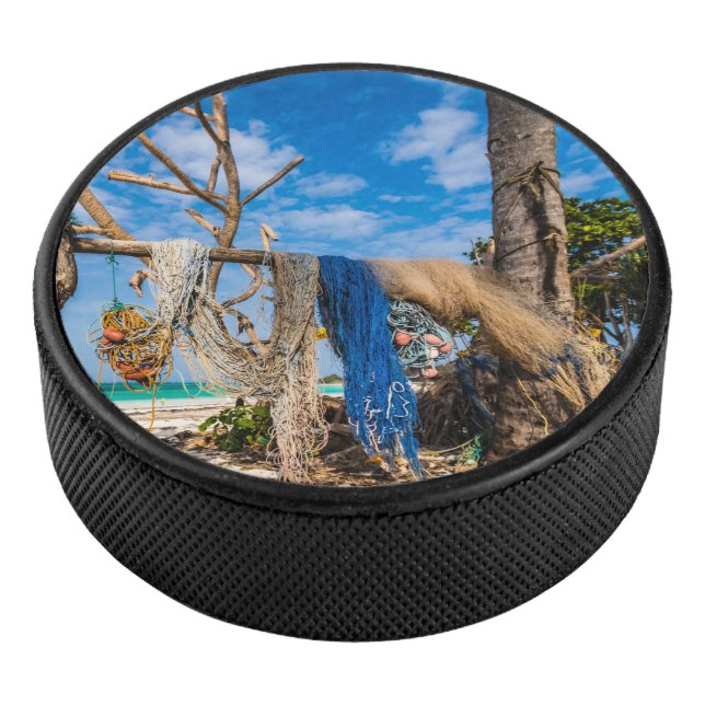 Trocknen der Netze am Strand Eishockey Puck (3/4)