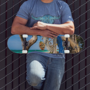Trocknen der Netze am Strand Skateboard