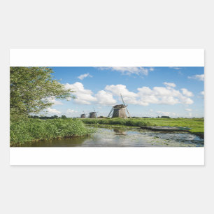 Trois moulins à vent et un autocollant