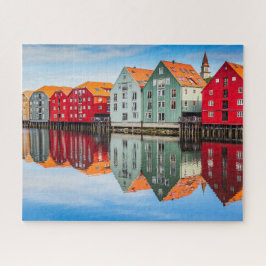 Trondheim Norwegen Fjord Rote und Grüne Zuhause
