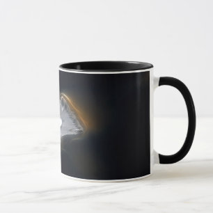 Tröpfchen des Wassers auf einer weißen Feder Tasse