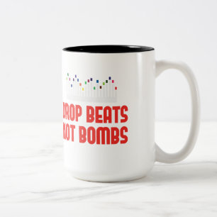 Tropfen schlägt nicht Bomben DJ und Musikproduzen Zweifarbige Tasse