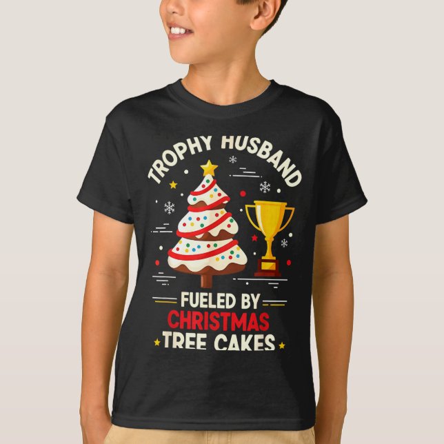 Trophy Retro Husband Fueled By Christmas Tree Cake T-Shirt (Vorderseite)