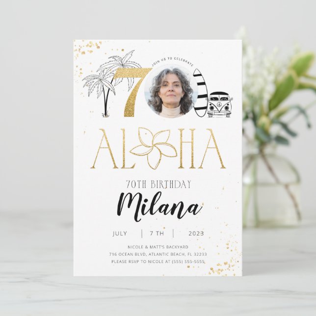 Tropical 70th Birthday Gold Invitation avec photo (Debout devant)
