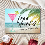 Tropical Beach Funny Wedding rettet das Datum Ankündigung<br><div class="desc">Geben Sie Ihren Gästen einen Hinweis auf den Spaß,  mit diesen lustigen "Gratis-Drinks (und wir heiraten) Strand Hochzeit zu kommen,  speichern Sie die Daten! Dieses spielerische Design ist perfekt für das lustige Paar,  das nicht warten kann,  um mit Familie und Freunden bei ihrer tropischen Hochzeit am Strand zu feiern.</div>