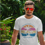 Tropical Beach Palm Tree Custom Spring Break Trip T-Shirt<br><div class="desc">Dieser niedliche T - Shirt mit tropischen Palmen eignet sich ideal für einen Sommerurlaub mit Freunden der Uni oder für einen unterhaltsamen Ausflug mit der Familie. Personalisieren Sie das komplette Set von individuellen T - Shirt für Ihre Gruppe Ausflüge zum Strand oder einer Wiedersehen.</div>