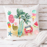 Tropical Beach Surfing Seashells Palmen Tree Kissen<br><div class="desc">Das Kissen zum Thema Strand umfasst Aquarellpalmen,  Surfbretter,  Seesterfische,  Muscheln,  Eiscreme,  Ananas,  Wassermelone und eine niedliche rote Krabbe mit einem Treibholzschild,  auf dem "Beach Bum" steht. Ideal für die Themen Strand,  tropisch,  Küste,  Wassersport,  Surfen,  Sommer,  Kalifornien,  Hawaiian und Insel. Original-Kunstwerk KL Stock.</div>