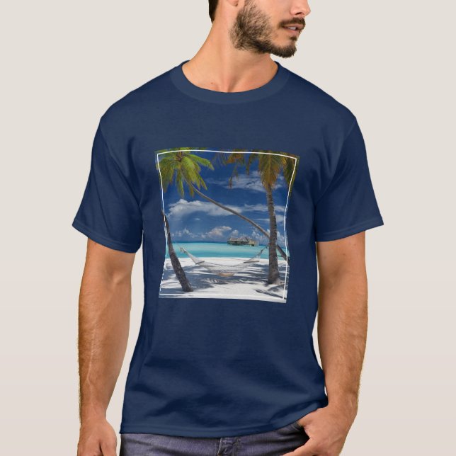 Tropical Beaches | Sandy Beach, Maldives T-Shirt (Vorderseite)