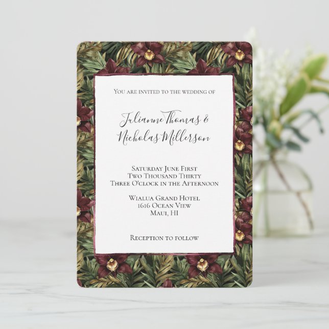 Tropical Burgundy Red Orchid Floral Wedding Einladung (Stehend Vorderseite)