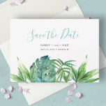 Tropical Chic Watercolor Grüne Save the Date<br><div class="desc">Verkünden Sie Ihre Verlobung mit meinem tropischen chic boho rett unsere Datums-Einladungen Save the Date in einem trendigen Schrift Typografie-Stil, die das Aussehen der Handschrift erinnert. Diese einfache Karte zeigt eine Nachbildung meiner original handgemalten Aquarellpalme und Monster-Blätter mit Ihren Namen, Hochzeitsdatum und Hochzeitsort. Die Karten werden in eine solide, türkisblaue...</div>