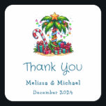 Tropical Christmas Palm Tree Vielen Dank Quadratischer Aufkleber<br><div class="desc">Vielen Dank für die Aufkleber mit einem saisonalen Urlaubsbild. Eine tropische Palme,  die mit festlichen Lichtern dekoriert ist und auf der ein Stern steht. Ein riesiger,  rot-weißer Bonbons,  der aus dem Sand ragt. Weihnachten präsentiert sich unter dem Baum. Whimsical und lustig.</div>