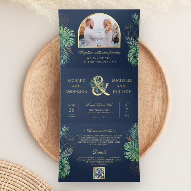 Tropical Gold Monstera Palm Navy QR Code Hochzeit Dreifach Gefaltete Einladung (Von Creator hochgeladen)