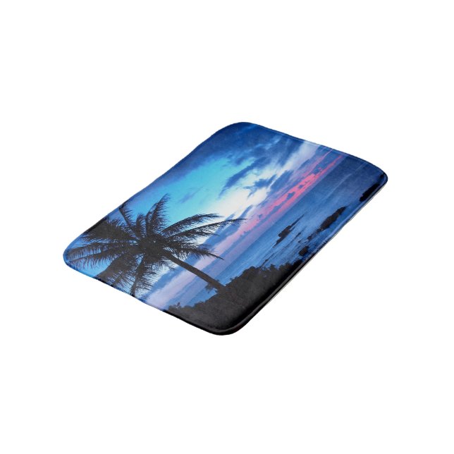Tropical Island Beach Ocean Pink Blue Sunset Foto Badematte (Schrägansicht)
