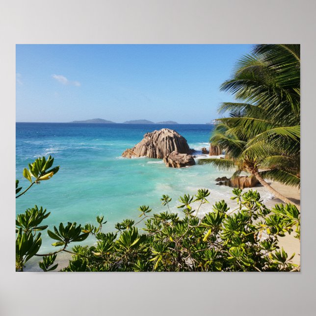 Tropical Island Beach Rocks & Palm Trees Poster (Vorne)