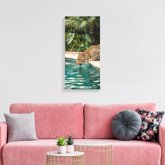 Tropical Leopard Drinking Canvas Print – Jungle An Leinwanddruck (Insitu (Wohnzimmer))