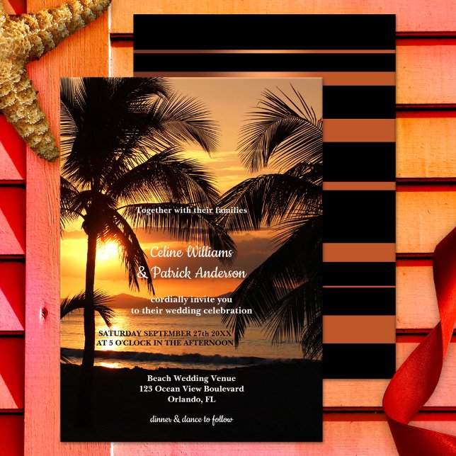 Tropical Palm Tree Beach Sonnenuntergang Einladung (Wedding invitation featuring a sunset at a tropical beach with palm trees)