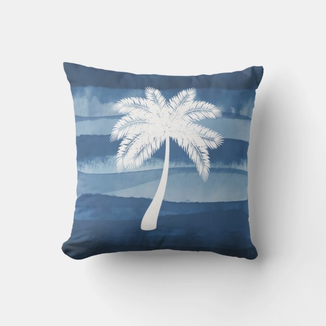 Tropical Palm Tree Blaues weißes Kissen im Freien (Vorderseite)