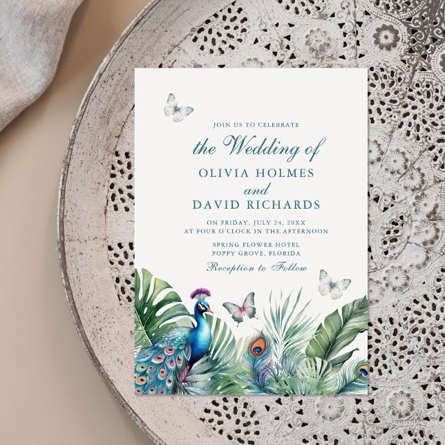 Tropical Peacock Feathers Butterflies Hochzeit Einladung (Tropical Peacock Feathers Butterflies Wedding Invitation on a neutral boho plate.)