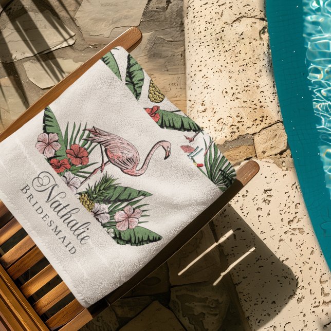 Tropical Pink Flamingo Blumenmuster Elfenbein Strandtuch (Tropical Pink Flamingo Bridesmaid Beach / Pool Towels. Flamingo, Hibiscus Flowers, Pineapple, Drinks)